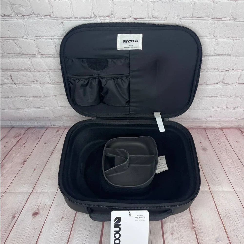 Incase Carry Case For Meta Quest Pro Black (INOM100718-BLK)